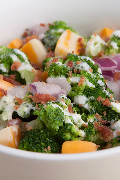 Pin it for the best and most delicious weight loss program is Personal Trainer Food; you can eat yummy things like Bacon and Ranch Broccoli Salad.