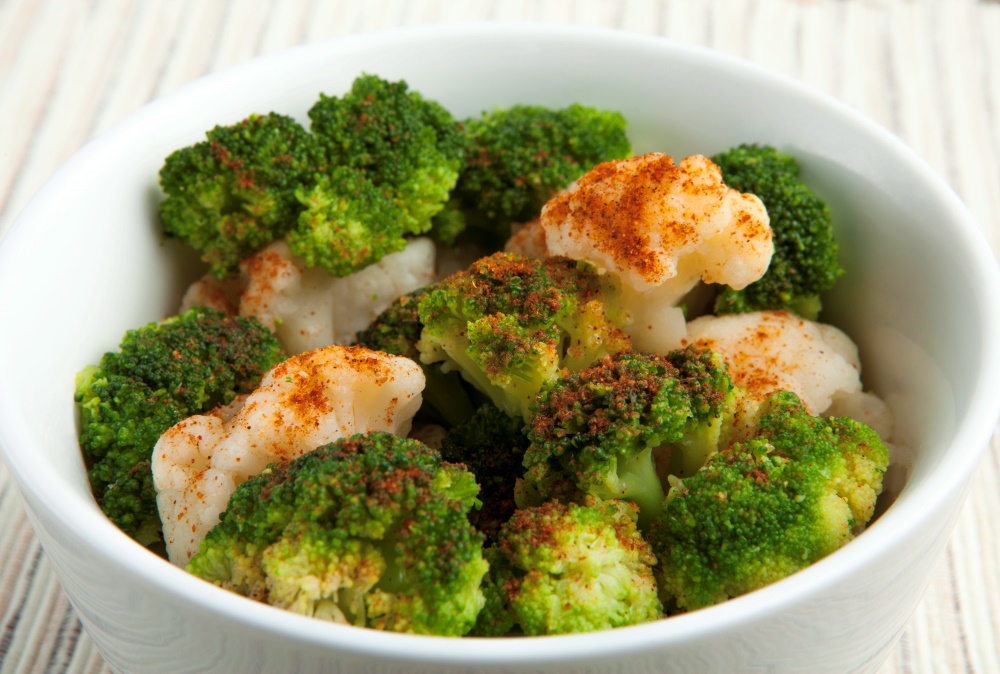 Kick it up with your weight loss program and this amazing cajun broccoli and cauliflower bowl from Personal Trainer Food.