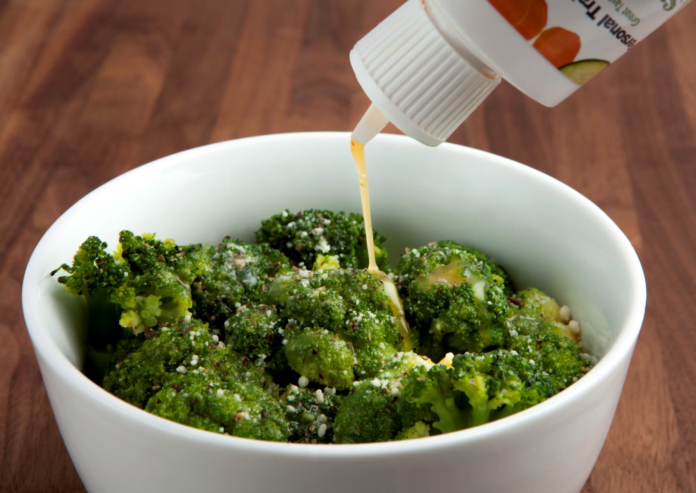 Low-carb garlic broccoli recipe from Personal Trainer Food.