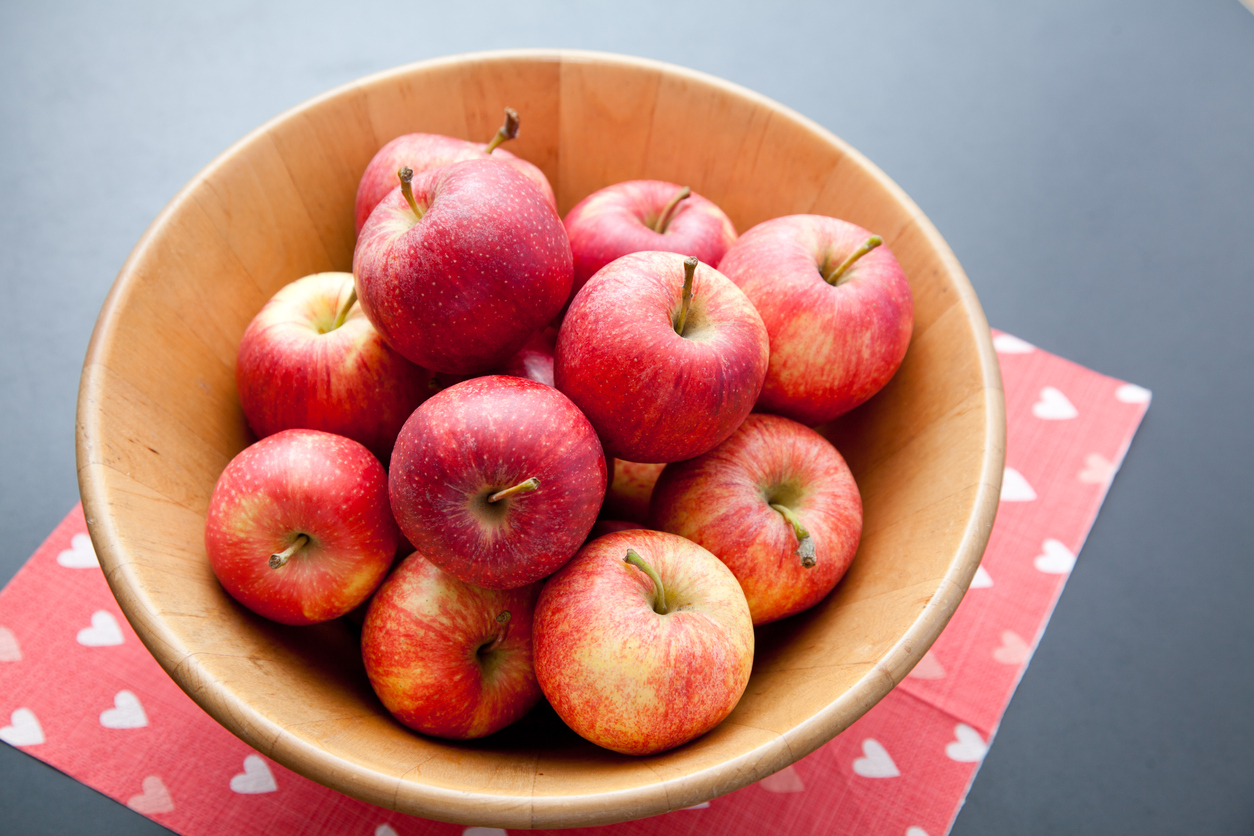 Try some sweet baked cinnamon apples as a special sugar-free treat for your sweetheart!