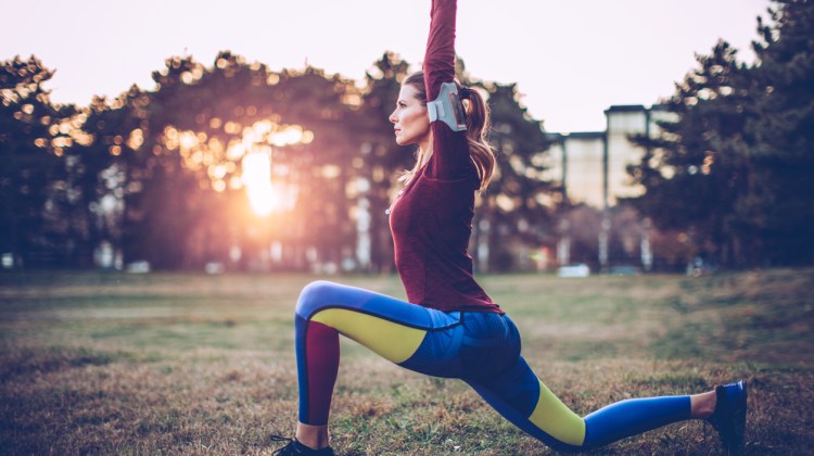 5 Leg-Toning Exercises to Do While Walking Your Dog