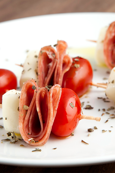 Pin these mouthwatering salami caprese bites that can help you lose weight, find out how with Personal Trainer Food today!