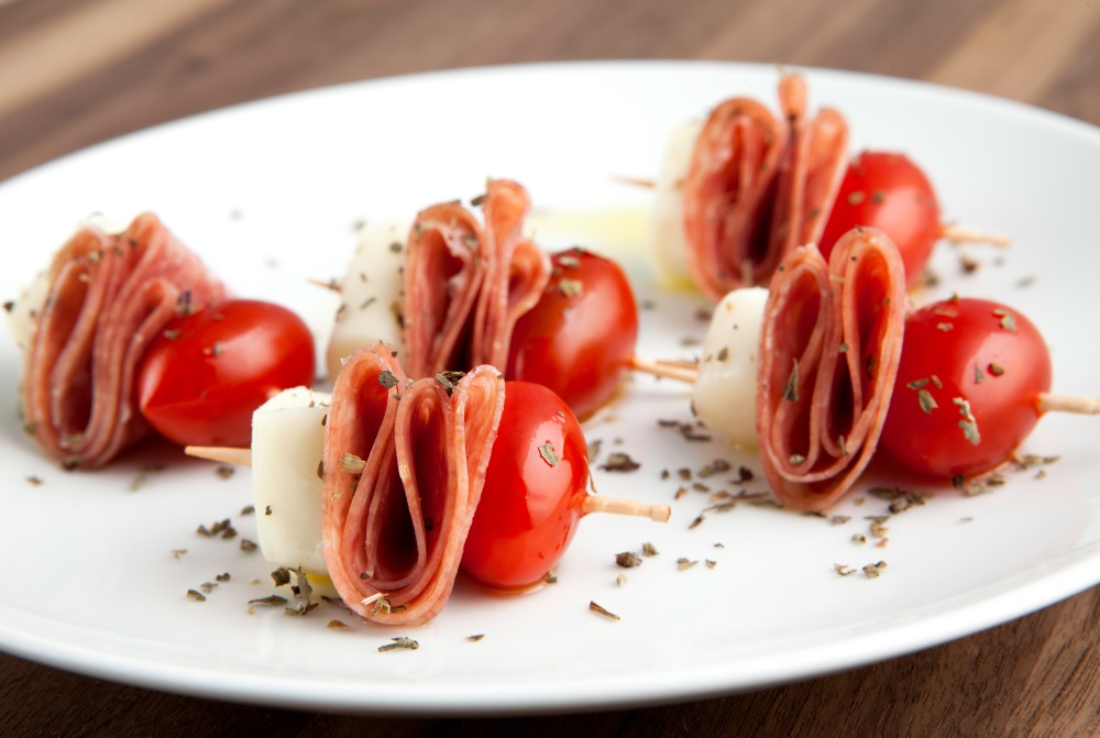 Mouthwatering salami caprese bites can help you lose weight, find out how with Personal Trainer Food today!