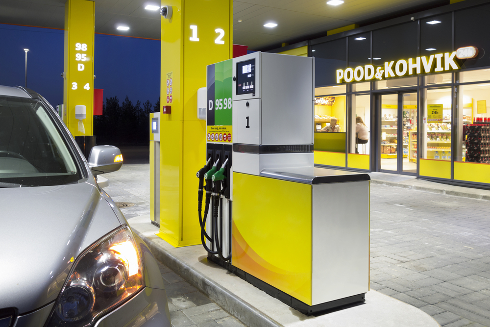 Personal Trainer Food guidelines are so easy that you can find something to eat and still lose weight while on the road.