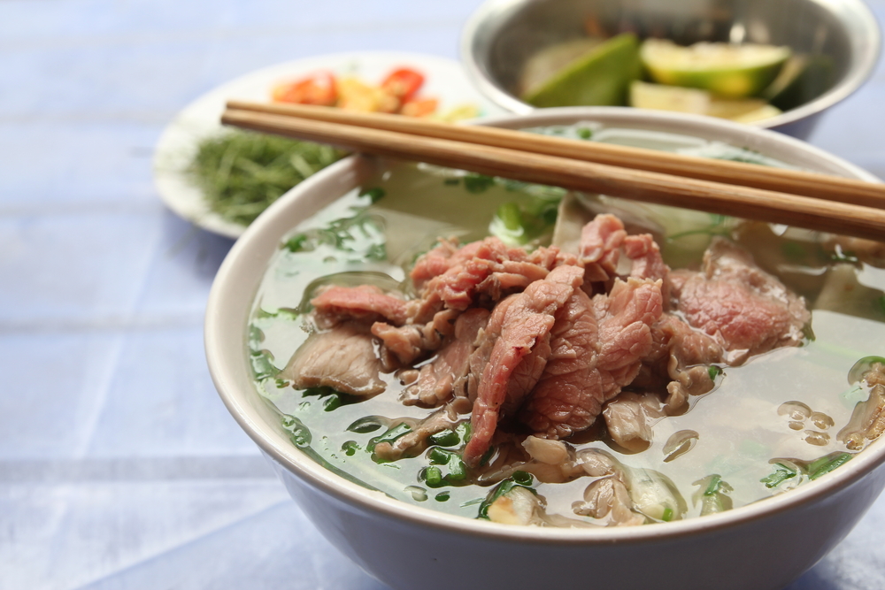 Fat-burning Vietnamese pho without noodles will help you burn fat with Personal Trainer Food.