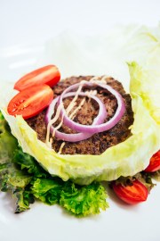 An easy cheeseburger salad with lettuce, tomatoes, onions, and your favorite fixings!