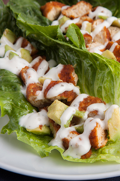 Pin it to get rid of excess fat with these Zesty Chicken Avocado Wraps from Personal Trainer Food!